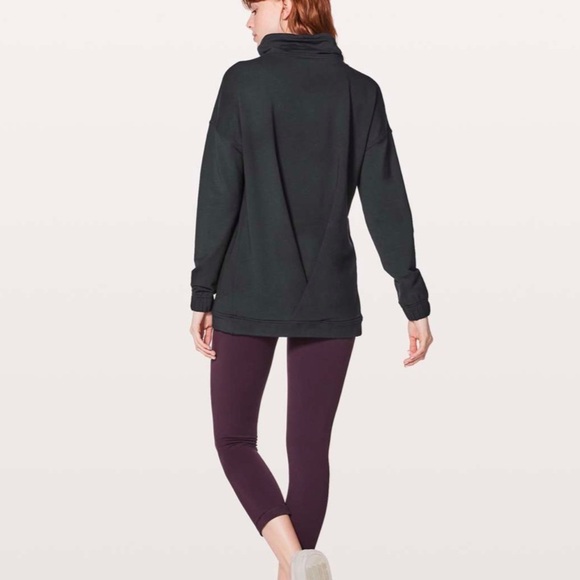 Lululemon Twisted & Tucked Long Sleeve Sweatshirt - Picture 3 of 11